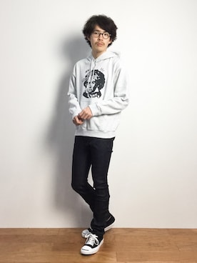 「プルオーバーパーカー」｜「アイテム（スウェット）」を使った、ナカニシアキラさん（メンズ・172cm）の秋コーディネート
