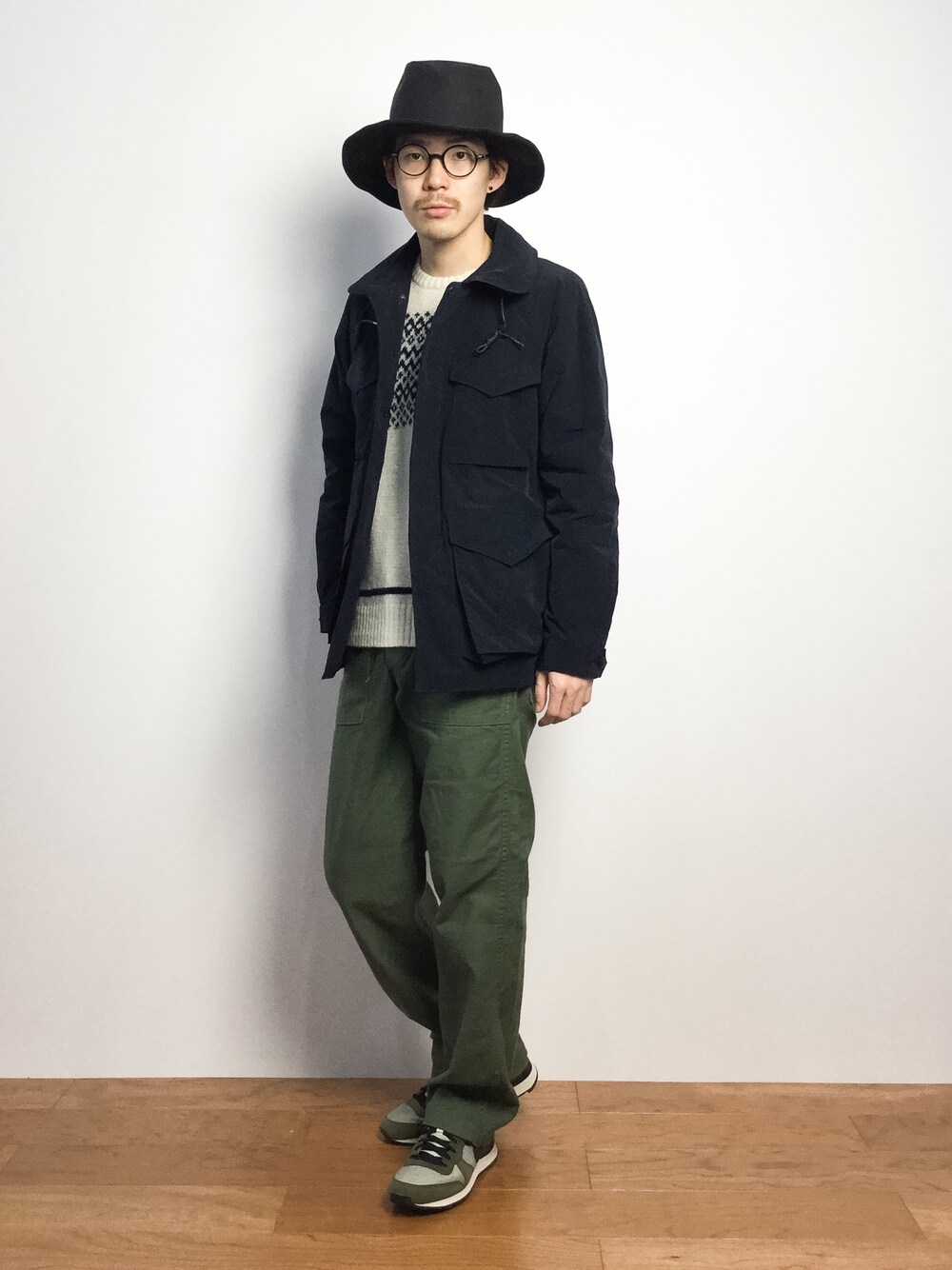 「アウター、フィールドジャケット」｜「HAREのサテンロングブリムHAT(HARE)（ハット、ブラック系）」を使った、ナカニシアキラさん（メンズ・172cm）の秋コーディネートの1枚目の写真