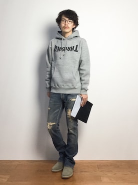 「プルオーバーパーカー」｜「アイテム（スウェット）」を使った、ナカニシアキラさん（メンズ・172cm）の秋コーディネート