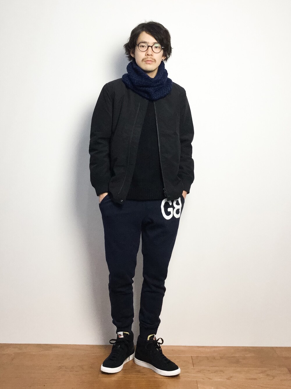 「スヌード、MA-1」｜「BEAUTY&YOUTH UNITED ARROWSのBY ネックウォーマー（ストール/ショール、ブルー系）」を使った、ナカニシアキラさん（メンズ・172cm）の冬コーディネートの1枚目の写真