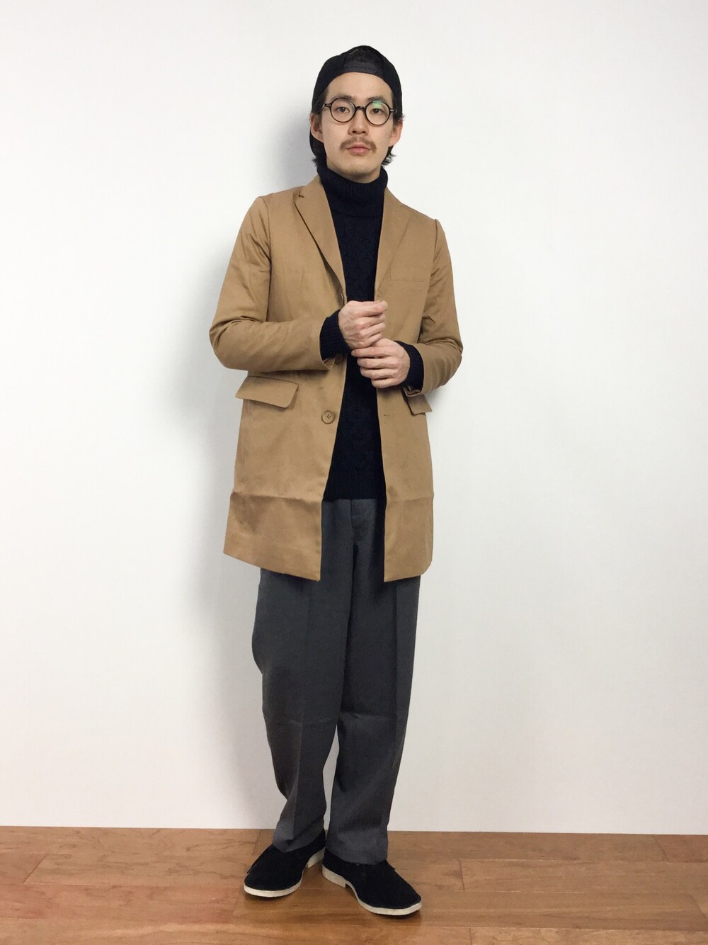 「ロングコート」｜「FREAK'S STOREの－2015FW－　ARAN POLO KNIT MADE IN UK（ニット/セーター、ブルー系）」を使った、ナカニシアキラさん（メンズ・172cm）の冬コーディネートの1枚目の写真