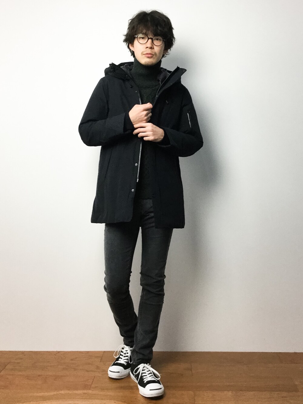 「ABAHOUSEのEYRA アランタートル（ニット/セーター、グリーン系）」を使った、ナカニシアキラさん（メンズ・172cm）の冬コーディネートの1枚目の写真