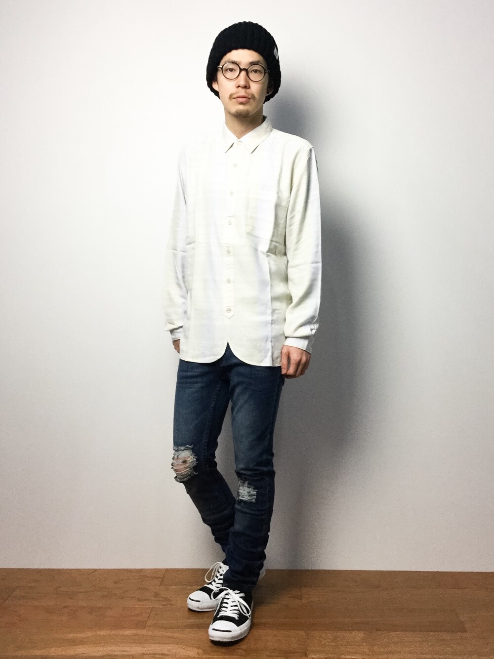 「AZUL by moussyのトーナメントリブニットCAP（ニットキャップ/ビーニー、ブラック系）」を使った、ナカニシアキラさん（メンズ・172cm）の冬コーディネートの1枚目の写真
