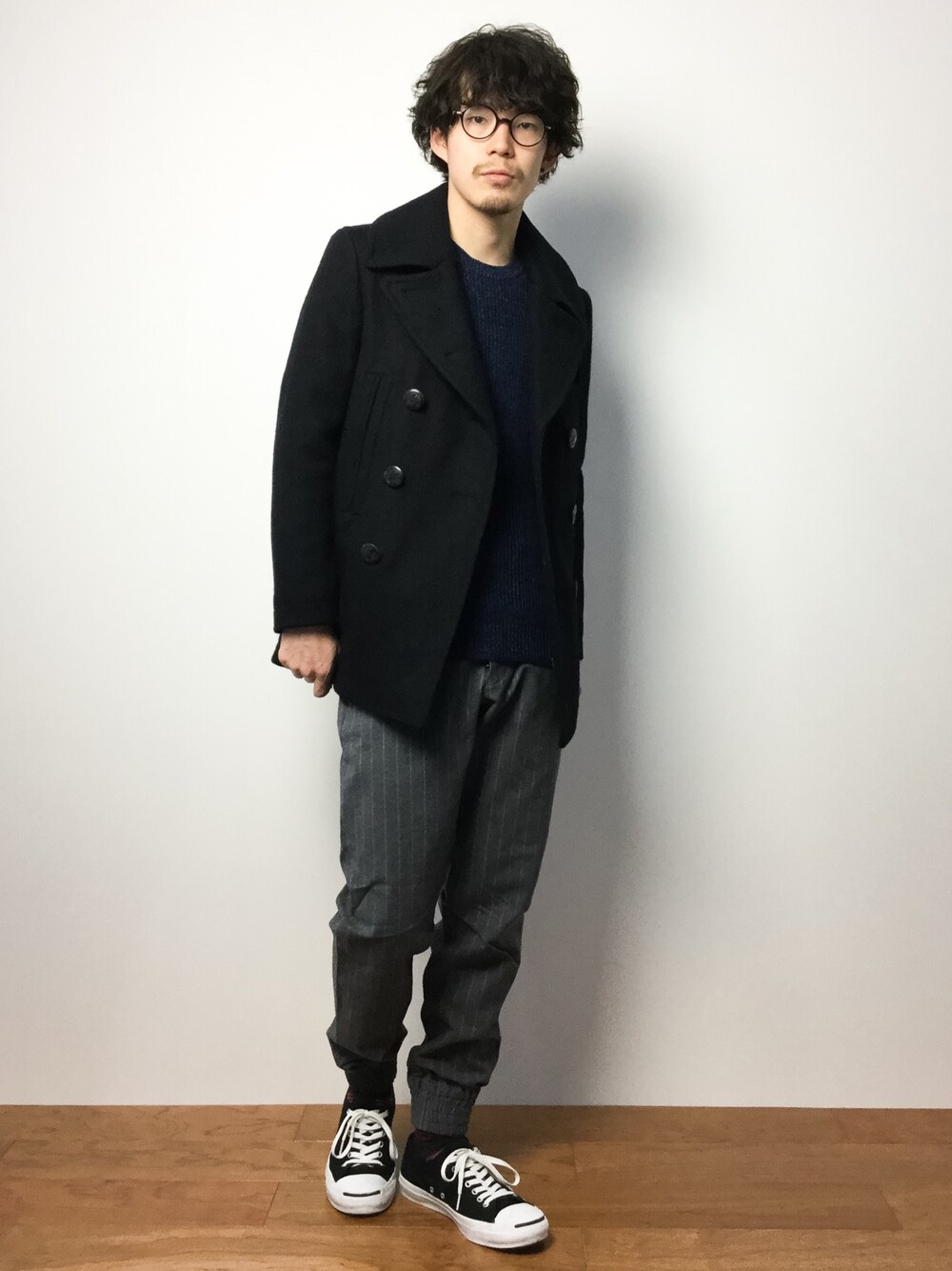 「EDIFICEの◇コットンネル イージーパンツ（その他パンツ、グレー系）」を使った、ナカニシアキラさん（メンズ・172cm）の冬コーディネートの1枚目の写真