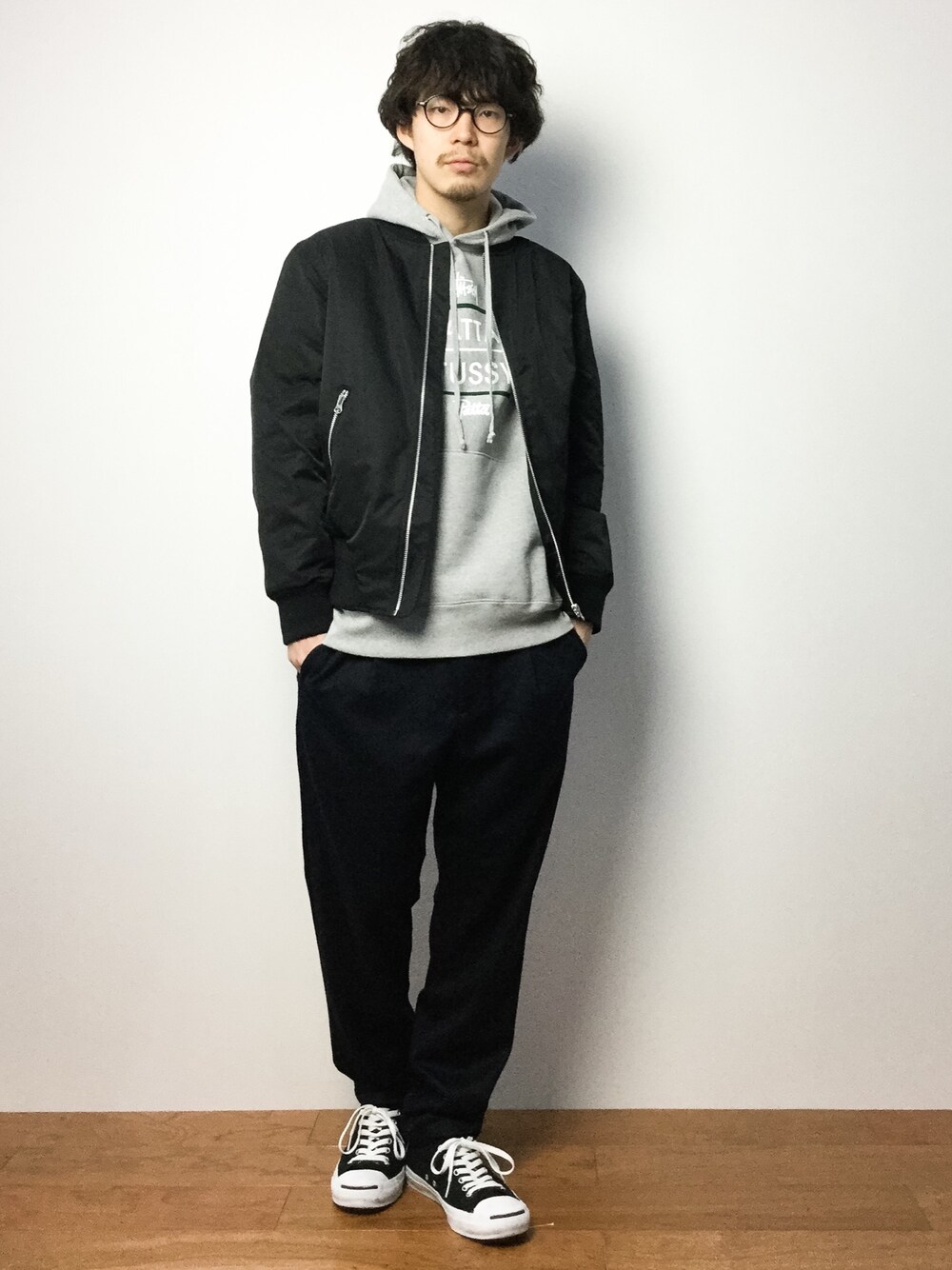 「STUSSYのStussy x Patta Box Hood（パーカー、グレー系）」を使った、ナカニシアキラさん（メンズ・172cm）の冬コーディネートの1枚目の写真