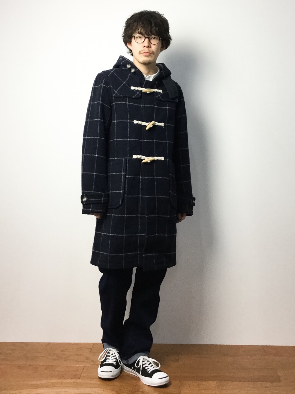 「SENSE OF PLACE by URBAN RESEARCHのチェックロングダッフルコート（ダッフルコート、ブルー系）」を使った、ナカニシアキラさん（メンズ・172cm）の冬コーディネートの1枚目の写真