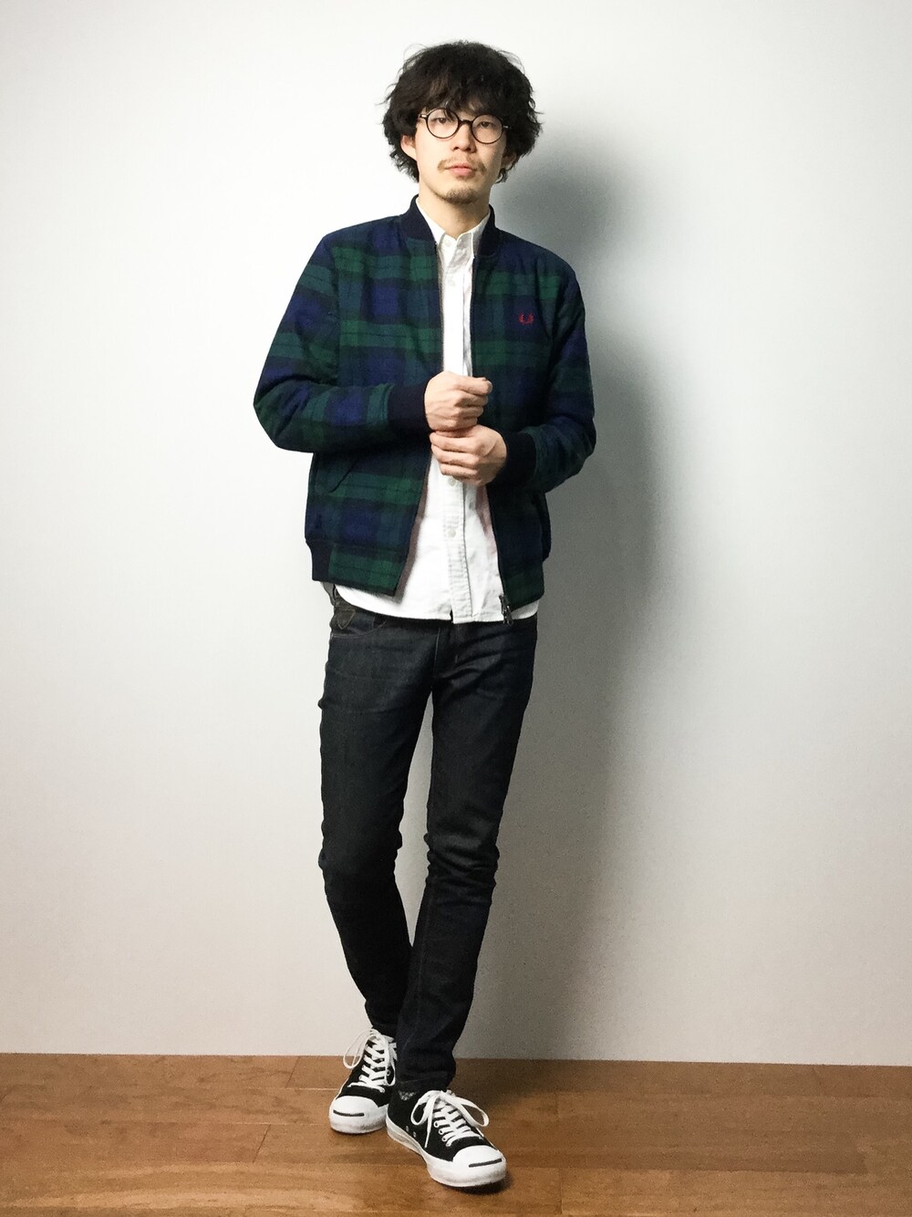 「FRED PERRYのReversible Bomber Jacket（ブルゾン、グリーン系）」を使った、ナカニシアキラさん（メンズ・172cm）の冬コーディネートの1枚目の写真