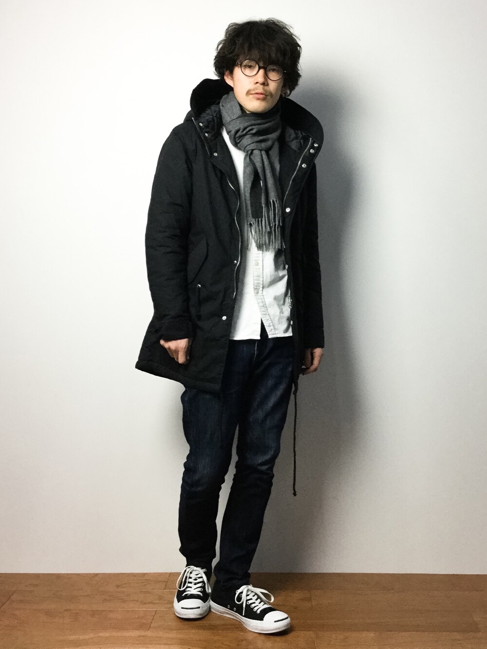 「DenimeのMODS COAT/モッズコート（モッズコート、ブラック系）」を使った、ナカニシアキラさん（メンズ・172cm）の冬コーディネートの1枚目の写真