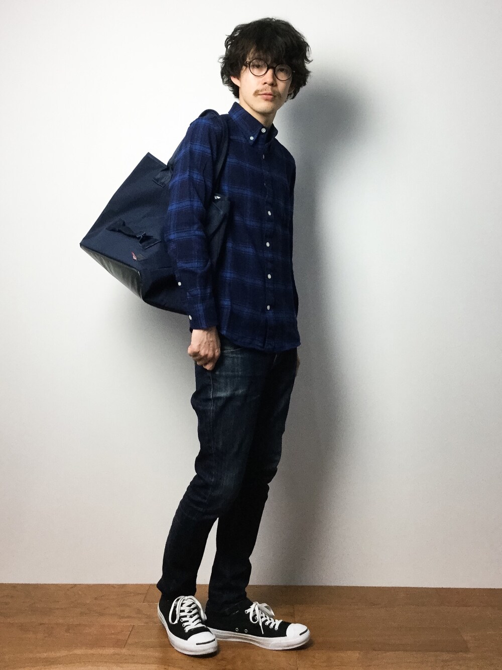「CIAOPANIC TYPYの【全１１柄】起毛インディゴライクチェック（シャツ/ブラウス、ブルー系）」を使った、ナカニシアキラさん（メンズ・172cm）の冬コーディネートの1枚目の写真