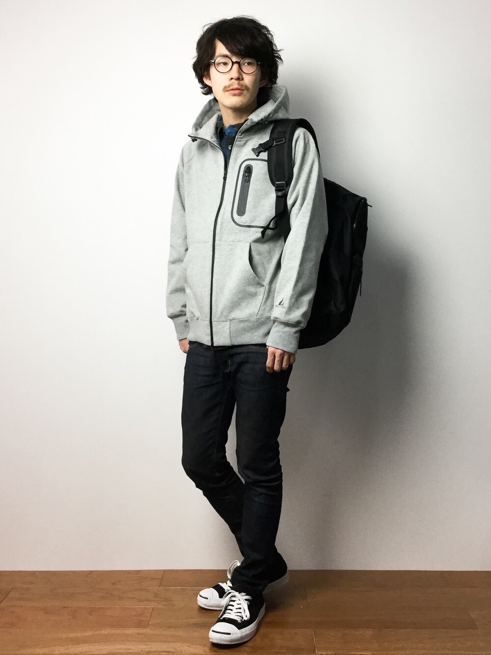 「Herschel SupplyのHerschel / Lennox（バックパック/リュック、ブラック系）」を使った、ナカニシアキラさん（メンズ・172cm）の冬コーディネートの1枚目の写真