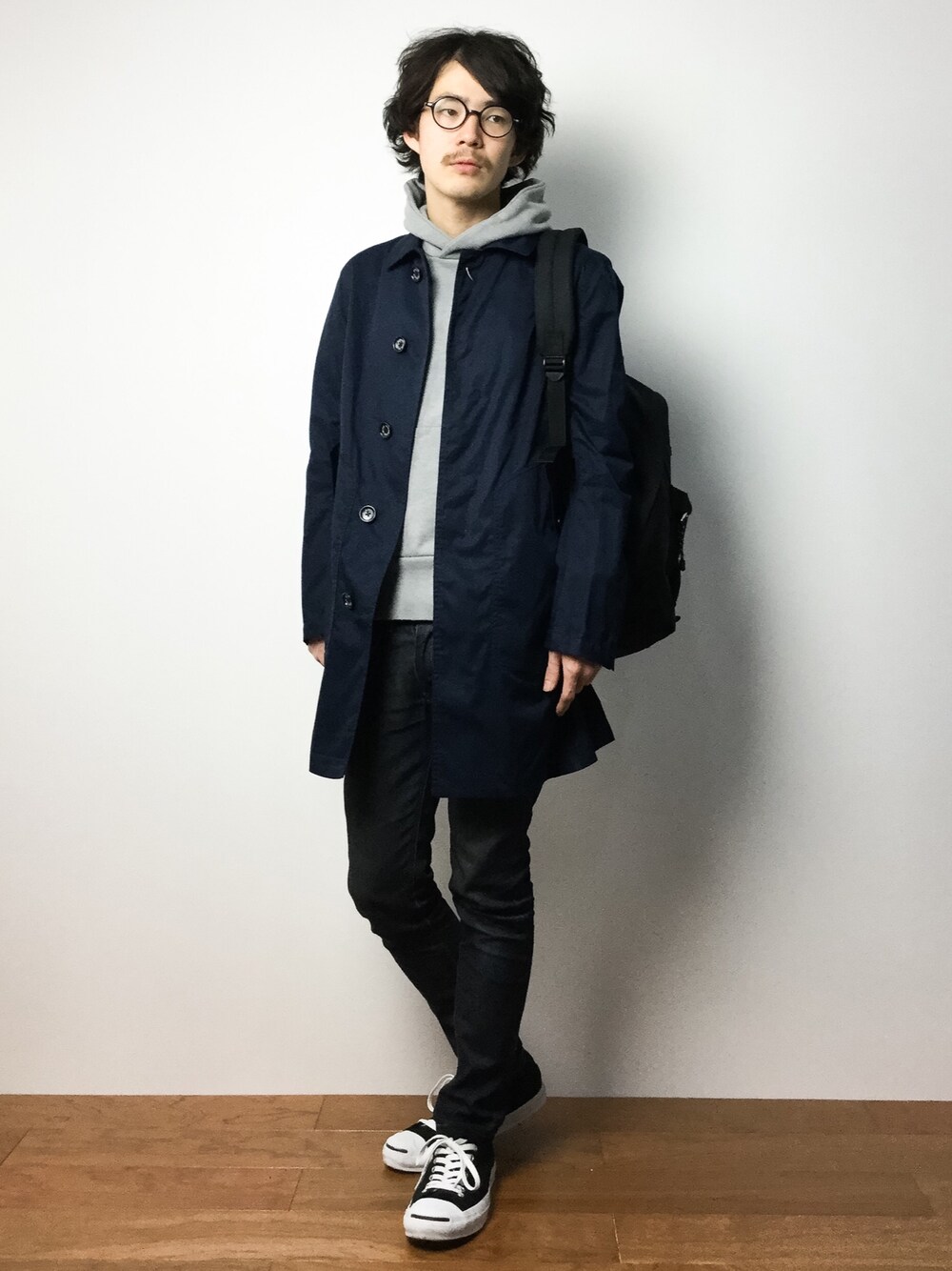 「FRED PERRYのColoured Parka （パーカー、グレー系）」を使った、ナカニシアキラさん（メンズ・172cm）の冬コーディネートの1枚目の写真