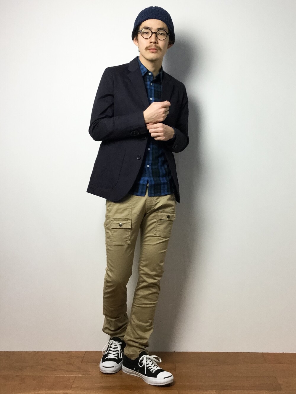 「DELUXEのFEATHER（ニットキャップ/ビーニー、ブルー系）」を使った、ナカニシアキラさん（メンズ・172cm）の冬コーディネートの1枚目の写真