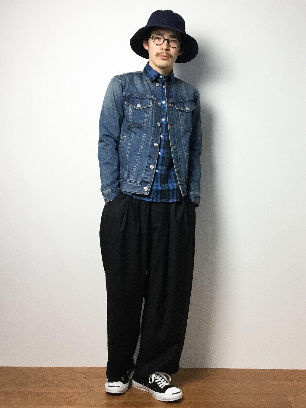 「RAGEBLUEのTRAIL HAT/713263（ハット、ブルー系）」を使った、ナカニシアキラさん（メンズ・172cm）の冬コーディネートの1枚目の写真