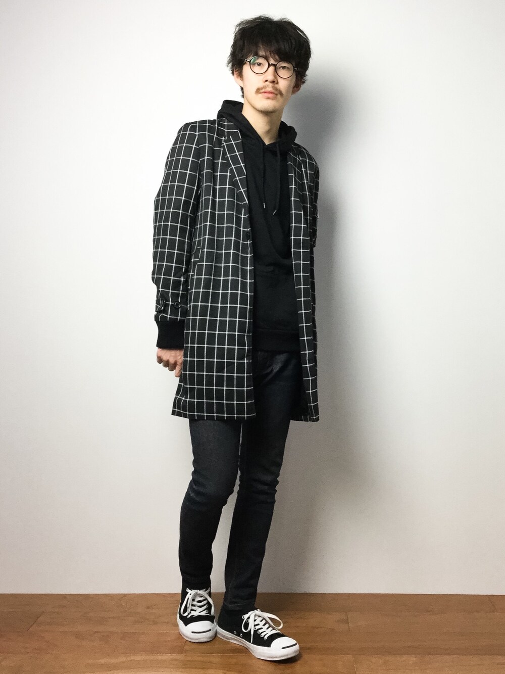 「DETAILSのDETAILS/KMC DETAILS/MILITARY RIB CHESTER COAT_WINDPEN（チェスターコート、ブラック系）」を使った、ナカニシアキラさん（メンズ・172cm）の冬コーディネートの1枚目の写真