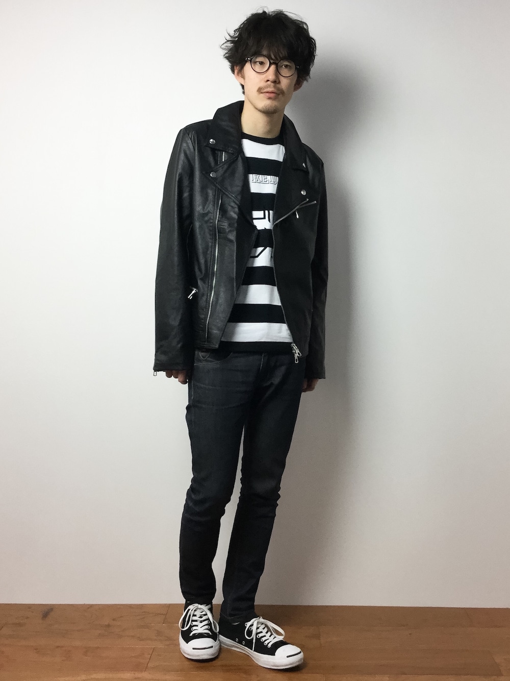 「NUMBER (N)INEのボーダーカットソーL/S_THE REDISUN 69（Tシャツ/カットソー、ホワイト系）」を使った、ナカニシアキラさん（メンズ・172cm）の冬コーディネートの1枚目の写真