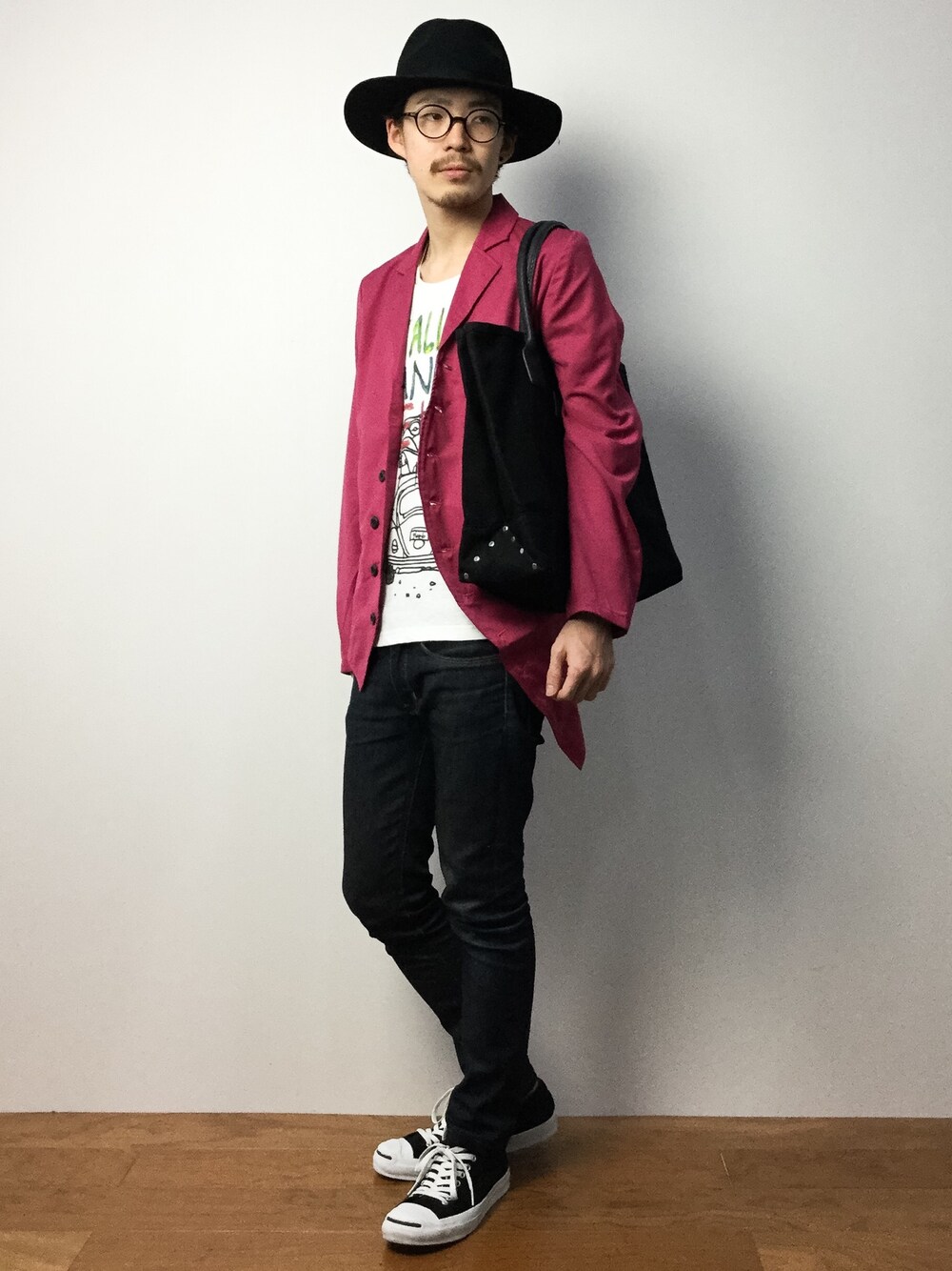 「HERITAGE LEATHERのHERITAGE LEATHER/ヘリテージレザー 18oz NATURAL CANVAS BODY×CANVAS BOTTOM TOTE BAG　　          （トートバッグ、ブラック系）」を使った、ナカニシアキラさん（メンズ・172cm）の冬コーディネートの1枚目の写真