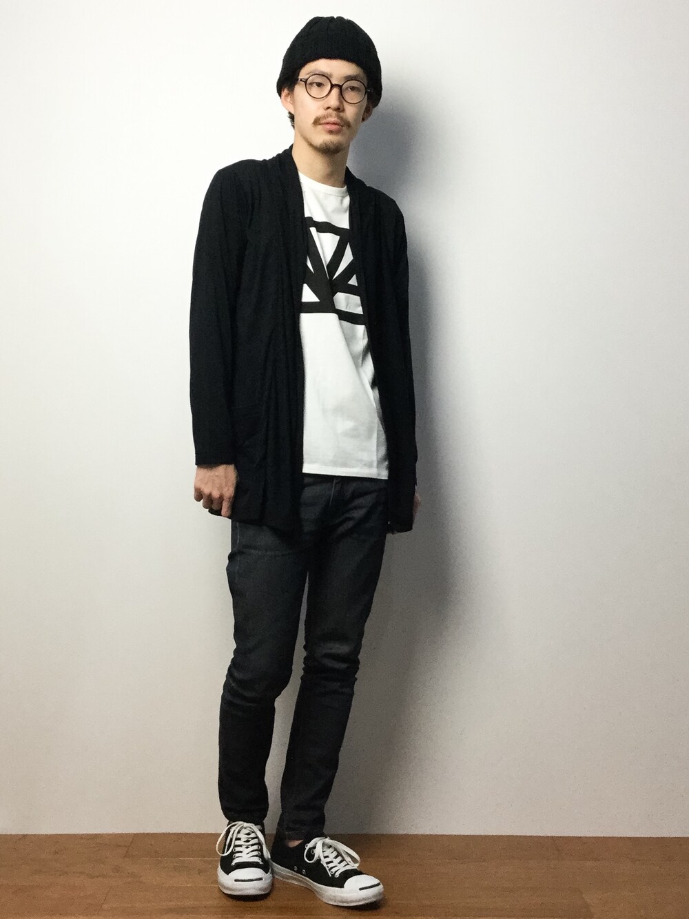 「ANREALAGEの■MIRROR LOGO TEE -UNISEX-（Tシャツ/カットソー、ホワイト系）」を使った、ナカニシアキラさん（メンズ・172cm）の冬コーディネートの1枚目の写真