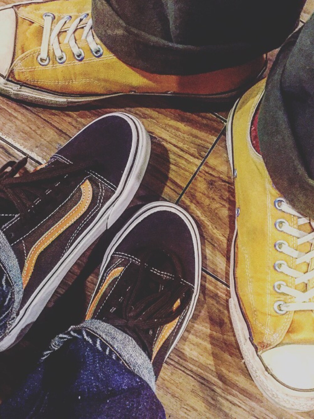 「スニーカー、VANS、コンバース、oldskool、Chuck Taylor、古着、vintage、USA」｜「chucktaylorのアイテム（スニーカー、イエロー系）」を使った、きゅーさん（レディース・158cm）の冬コーディネートの1枚目の写真