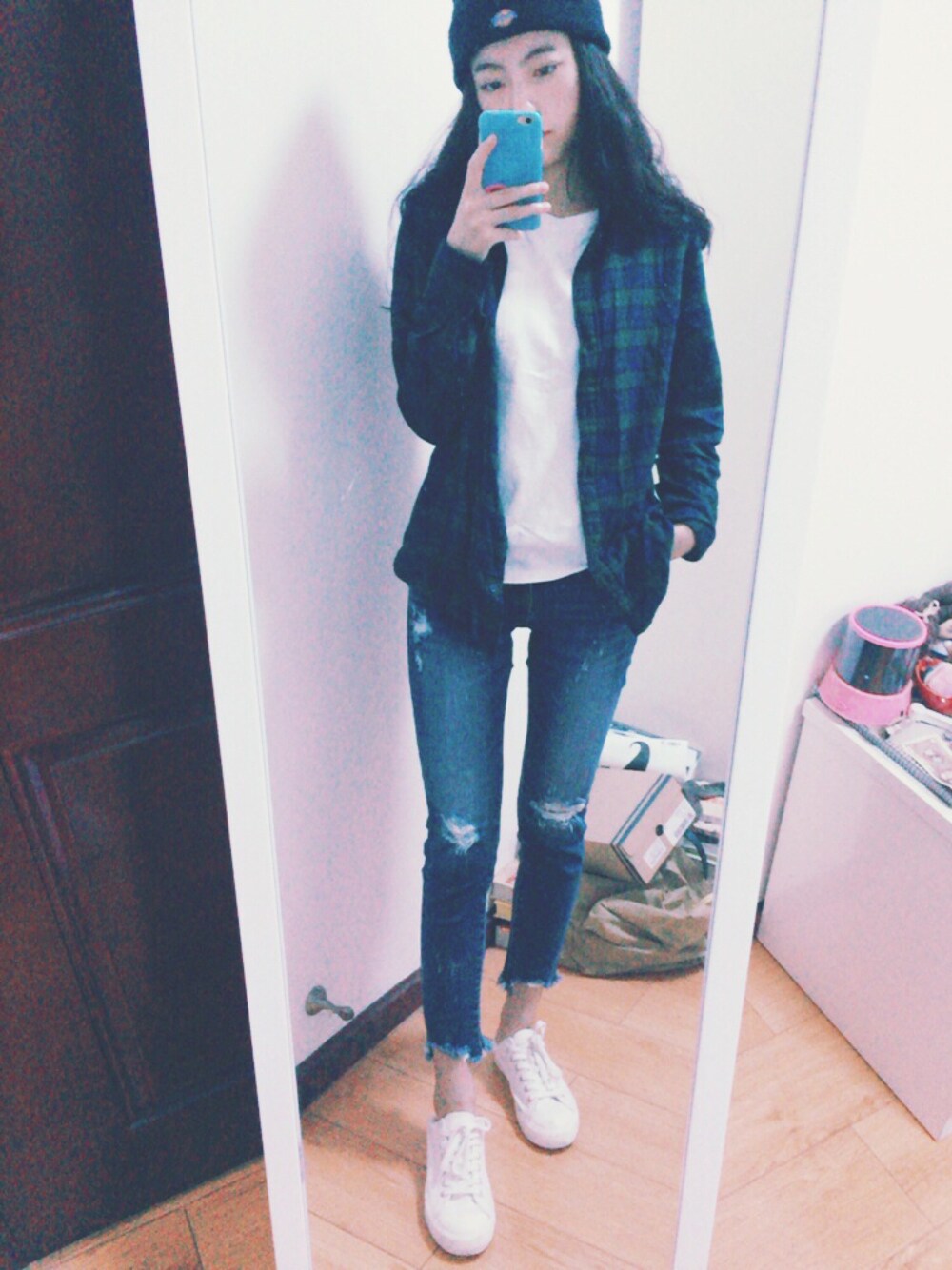 「MOUSSYのfringe cropped Skinny2（デニムパンツ、ブルー系）」を使った、餃子皮さん（レディース・163cm）の秋コーディネートの1枚目の写真