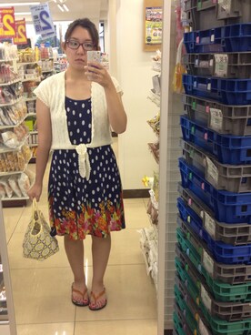 「アイテム（ビーチサンダル、ブラック系）」を使った、みひろさん（レディース・159cm）の秋コーディネート