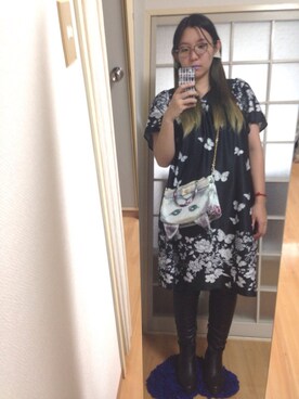 「アイテム（ベースメイク、パープル系）」を使った、みひろさん（レディース・159cm）の秋コーディネート