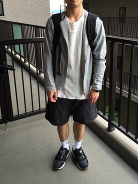 「ノーカラー」｜「アイテム（腕時計）」を使った、慧さん（メンズ・166cm）の春コーディネート