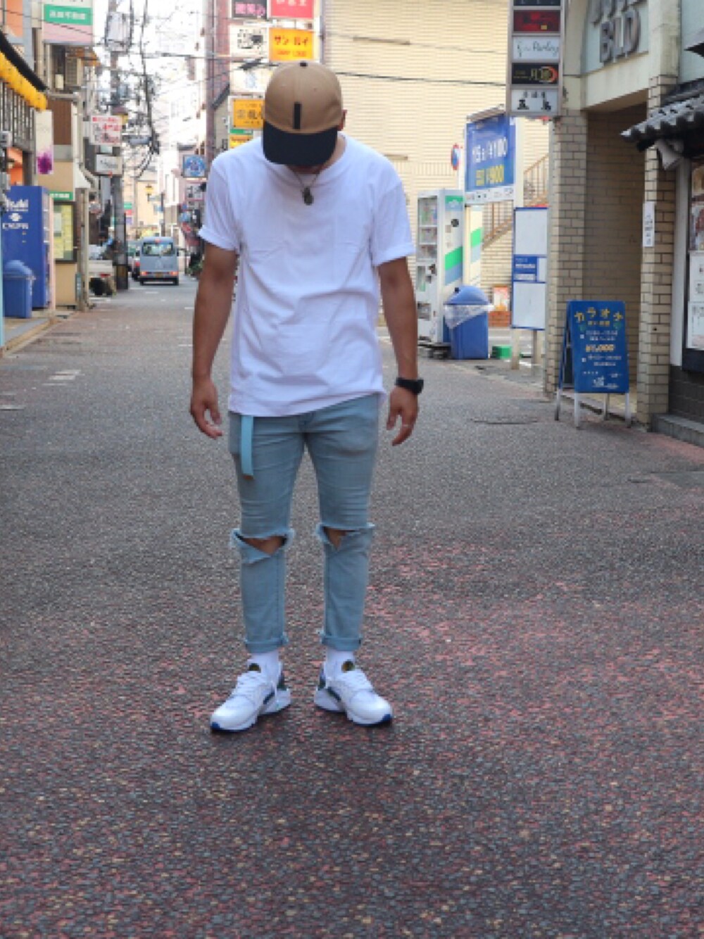 「ロールアップ、ソックス、ナイキ、ハラチ、ユニクロ」｜「UNIQLOのアイテム（パンツ、ブルー系）」を使った、kappy0608さん（メンズ・169cm）の秋コーディネートの1枚目の写真