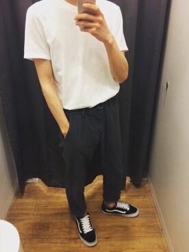 「UNIQLO（ユニクロ）のアイテム（チノパンツ、グレー系）」を使った、KELENHAOさん（メンズ）の夏コーディネート