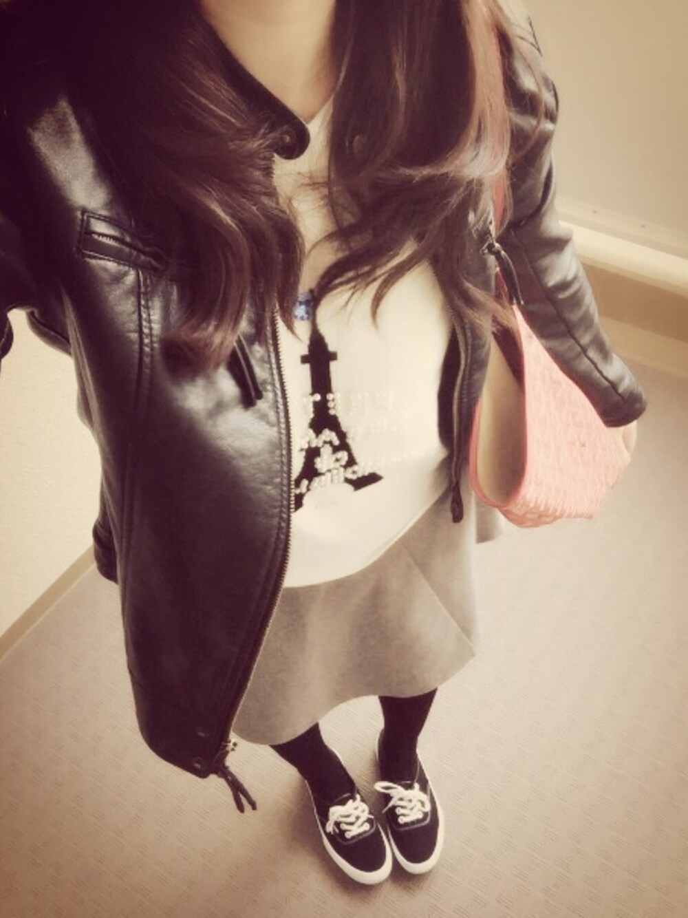 「ライダース、パリ、Chesty、UNIQLO、黒スニーカー、キャスケット、VANS」｜「UNIQLOのUNIQLOのスカート３色♡
（スカート、ホワイト系）」を使った、yuki♡ᵕ̈*⑅さん（レディース・158cm）の秋コーディネートの1枚目の写真