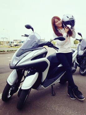 「FOREVER 21（フォーエバー トゥエンティーワン）のアイテム（スウェット、ホワイト系）」を使った、みっちぃさん（レディース・162cm）の秋コーディネート