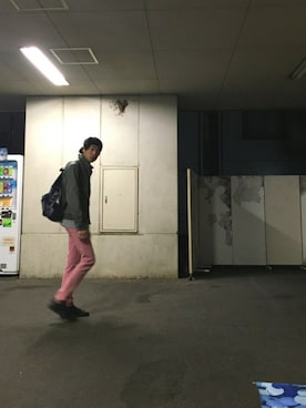 「カーキ×ピンク」｜「アイテム（バッグ）」を使った、Ringringさん（メンズ・172cm）の春コーディネート