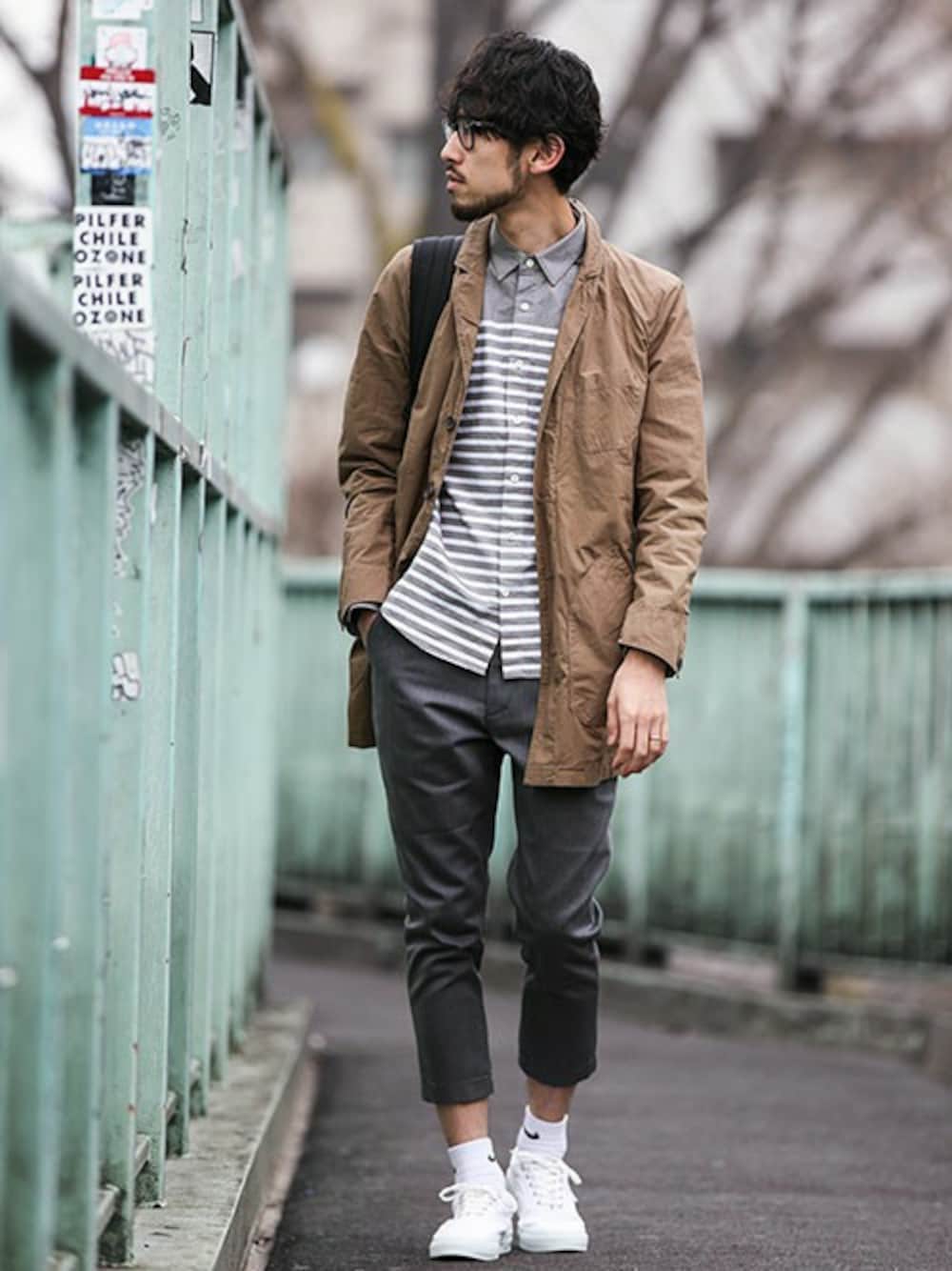 「VANS、ボーダー、Dickies、クロップドパンツ、グレー×ベージュ、タイプライター」｜「NANO universeのパネルBD SH（シャツ/ブラウス、グリーン系）」を使った、nano・universe  WEB さん（メンズ・178cm）の春コーディネートの1枚目の写真