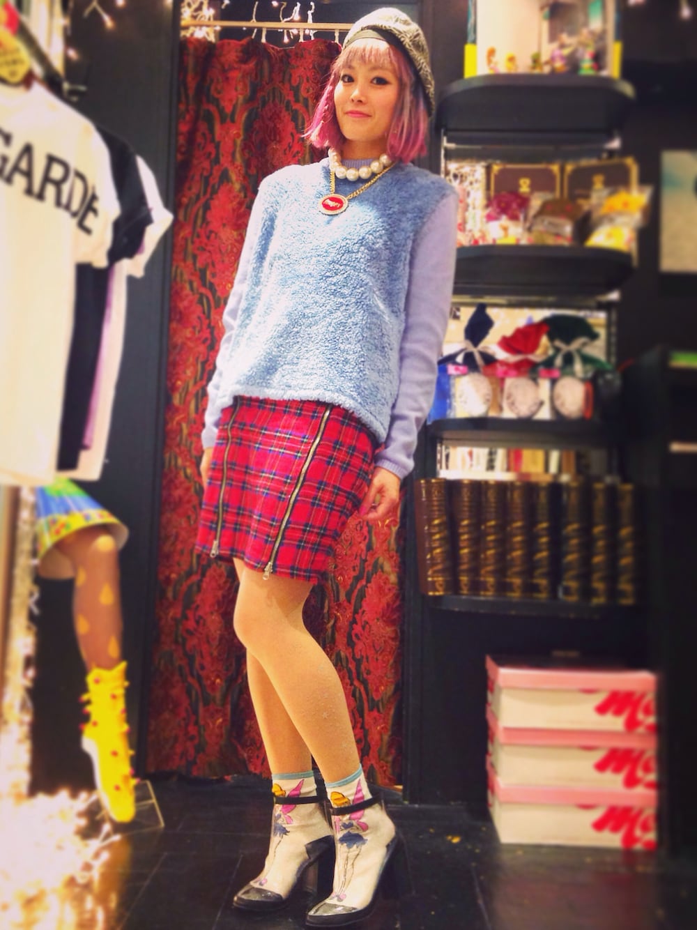 「カラーニット」｜「Chloe Sevigny for Opening CeremonyのHairy Pullover（ニット/セーター、ブルー系）」を使った、Momoさん（レディース・160cm）の冬コーディネートの1枚目の写真