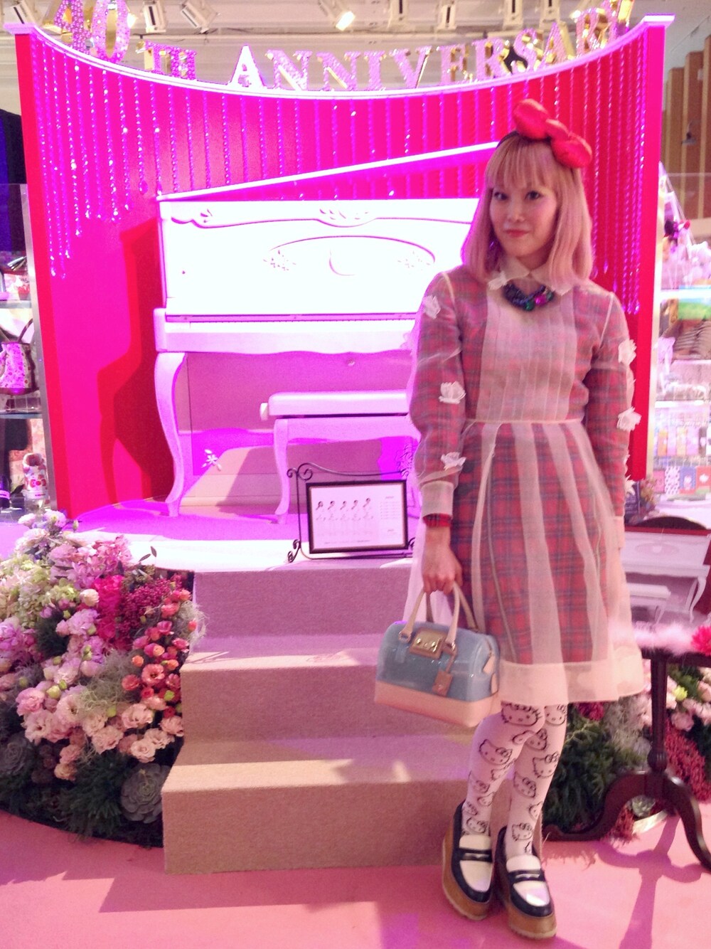 「SretsisのMonarch shirt dress（ワンピース、ホワイト系）」を使った、Momoさん（レディース・160cm）の冬コーディネートの1枚目の写真