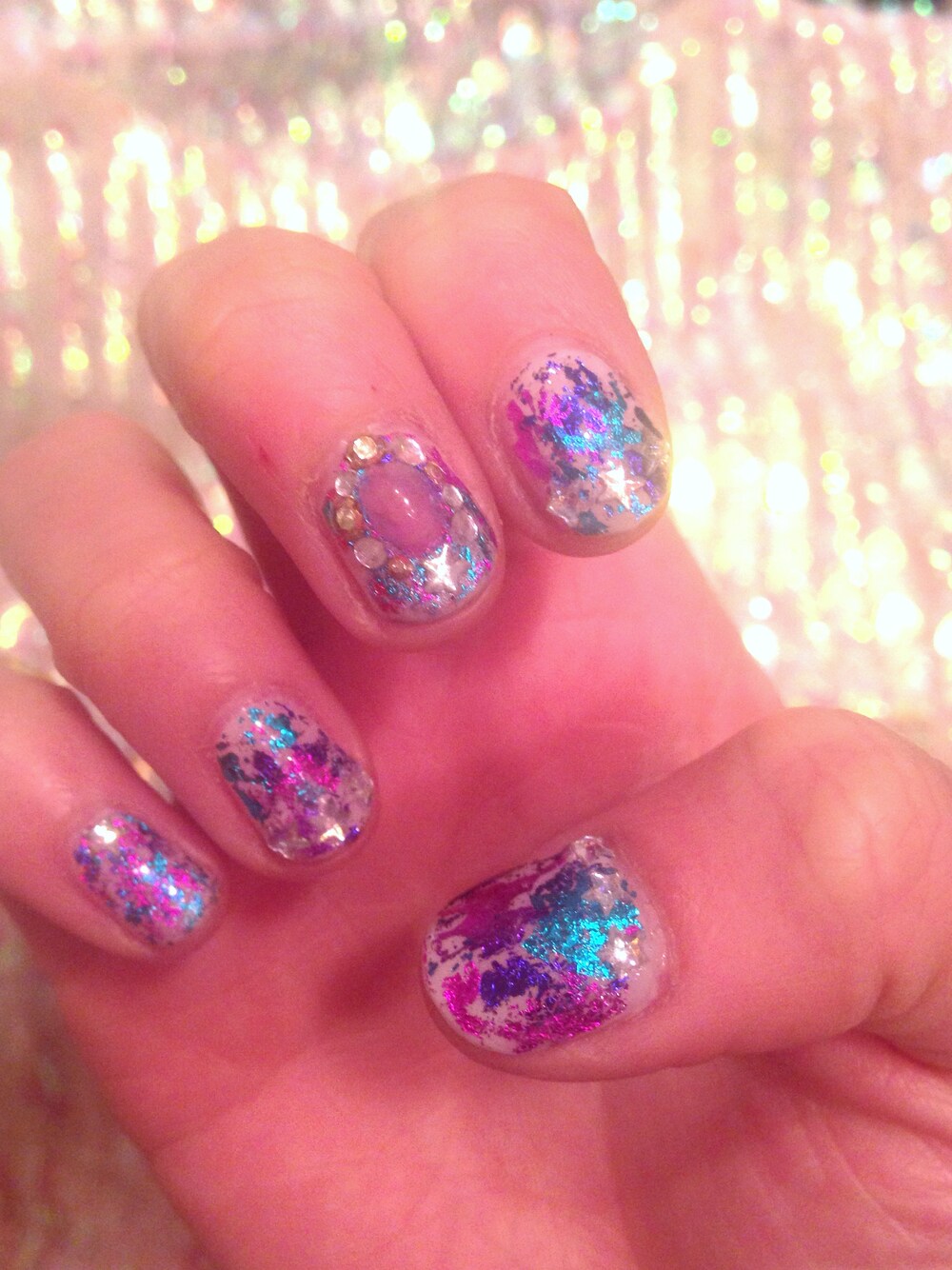 ピンク系のハンドケア/ハンドクリームを着用したレディースの冬コーディネートの1枚目の写真