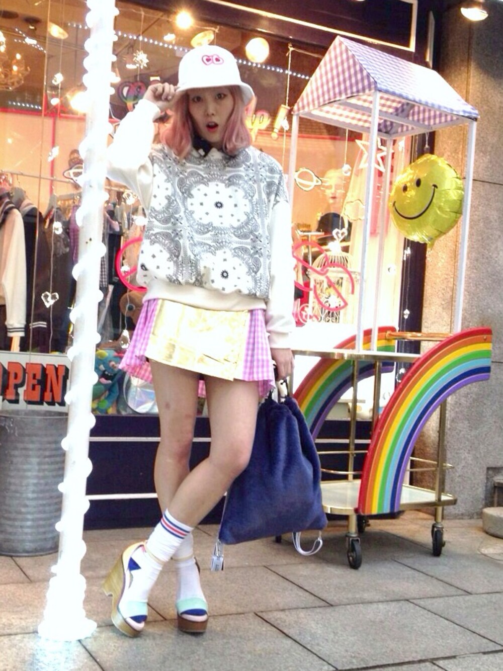 「原宿、ギンガムチェック、HIPHOP」｜「G.V.G.V.のANKLE STRAP WEDGE SANDAL（サンダル）」を使った、Momoさん（レディース・160cm）の春コーディネートの1枚目の写真