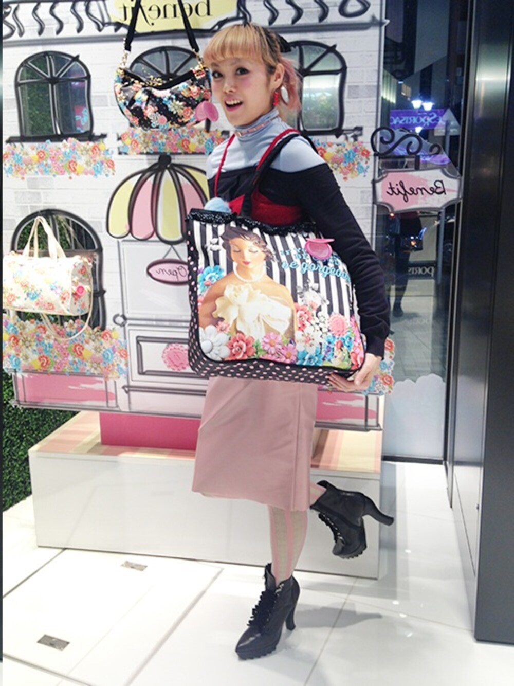 「TOPSHOPのVinyl pink skirt（スカート、ピンク系）」を使った、Momoさん（レディース・160cm）の春コーディネートの1枚目の写真