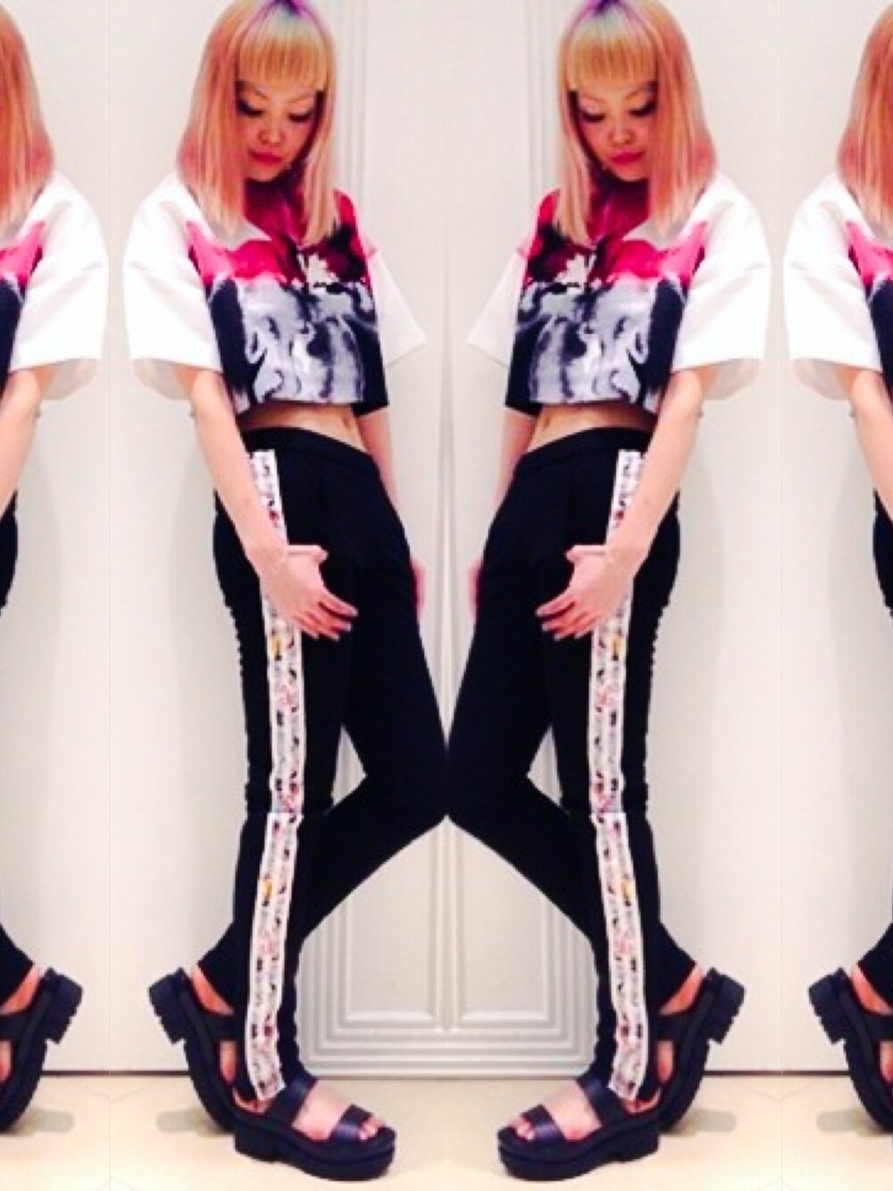 ブラック系のその他パンツを着用したレディースの春コーディネートの1枚目の写真