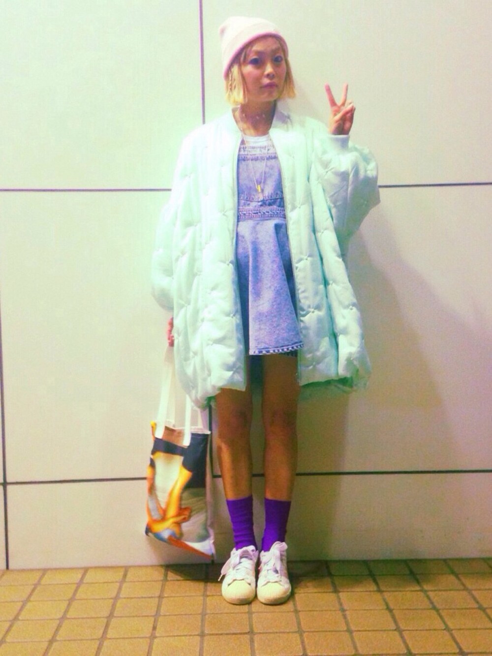 「MONKI、MA-1、サロペットスカート、原宿、harajuku、パステルカラー、ミントグリーン、g.v.g.v.、ニットキャップ」｜「G.V.G.V.のQUILTED SATIN BLOUSON（ジャケット/アウター、グリーン系）」を使った、Momoさん（レディース・160cm）の春コーディネートの1枚目の写真