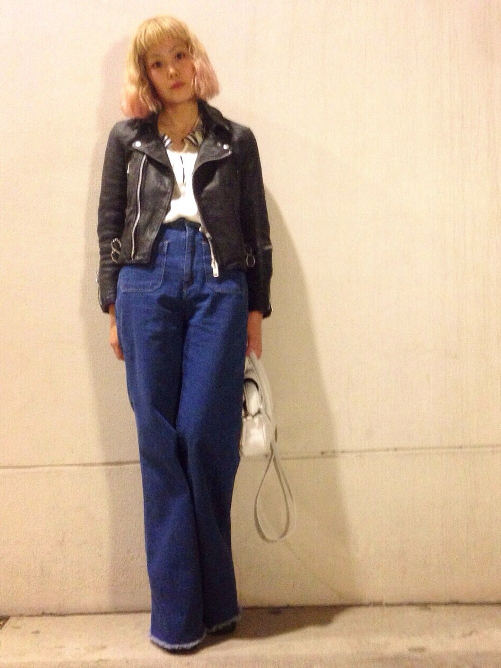 「ワイドパンツ、バギーパンツ、70's、fumikauchida、BUBBLES、BUBBLEStokyo」｜「BUBBLESのアイテム（ライダースジャケット、ブラック系）」を使った、Momoさん（レディース・160cm）の春コーディネートの1枚目の写真