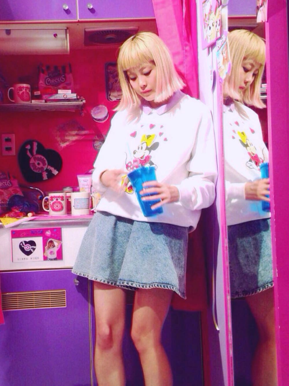 「PECOCLUB、ぺこガール、BUBBLES、BUBBLEStokyo、古着、MONKI、デニムスカート」｜「BUBBLESのアイテム（ポロシャツ、ピンク系）」を使った、Momoさん（レディース・160cm）の春コーディネートの1枚目の写真