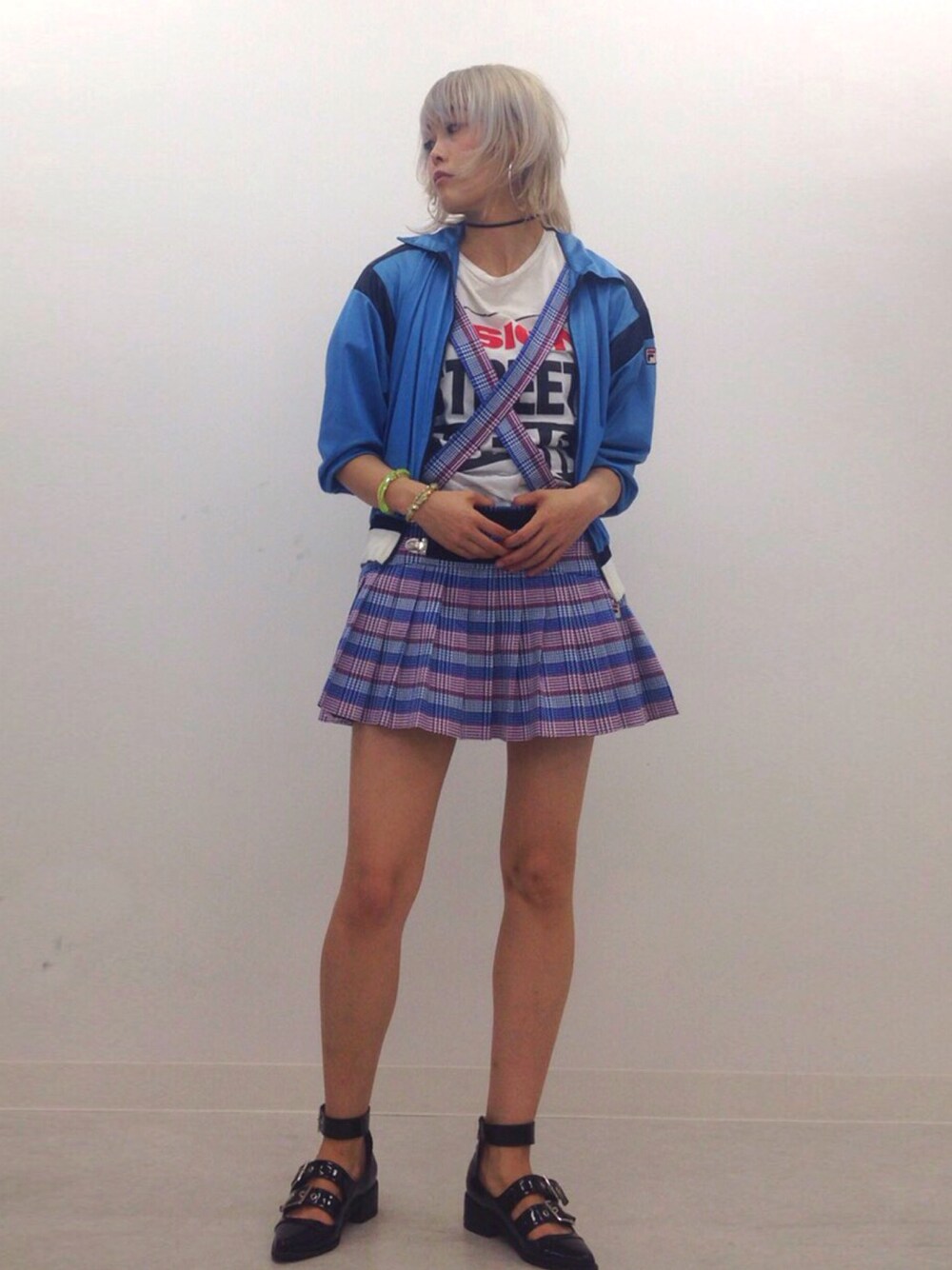 「プリーツスカート、スポーツミックス、chloesevigny for openingceremony、ミニスカート」｜「Chloe Sevigny for Opening Ceremonyのアイテム（スカート、ブルー系）」を使った、Momoさん（レディース・160cm）の夏コーディネートの1枚目の写真