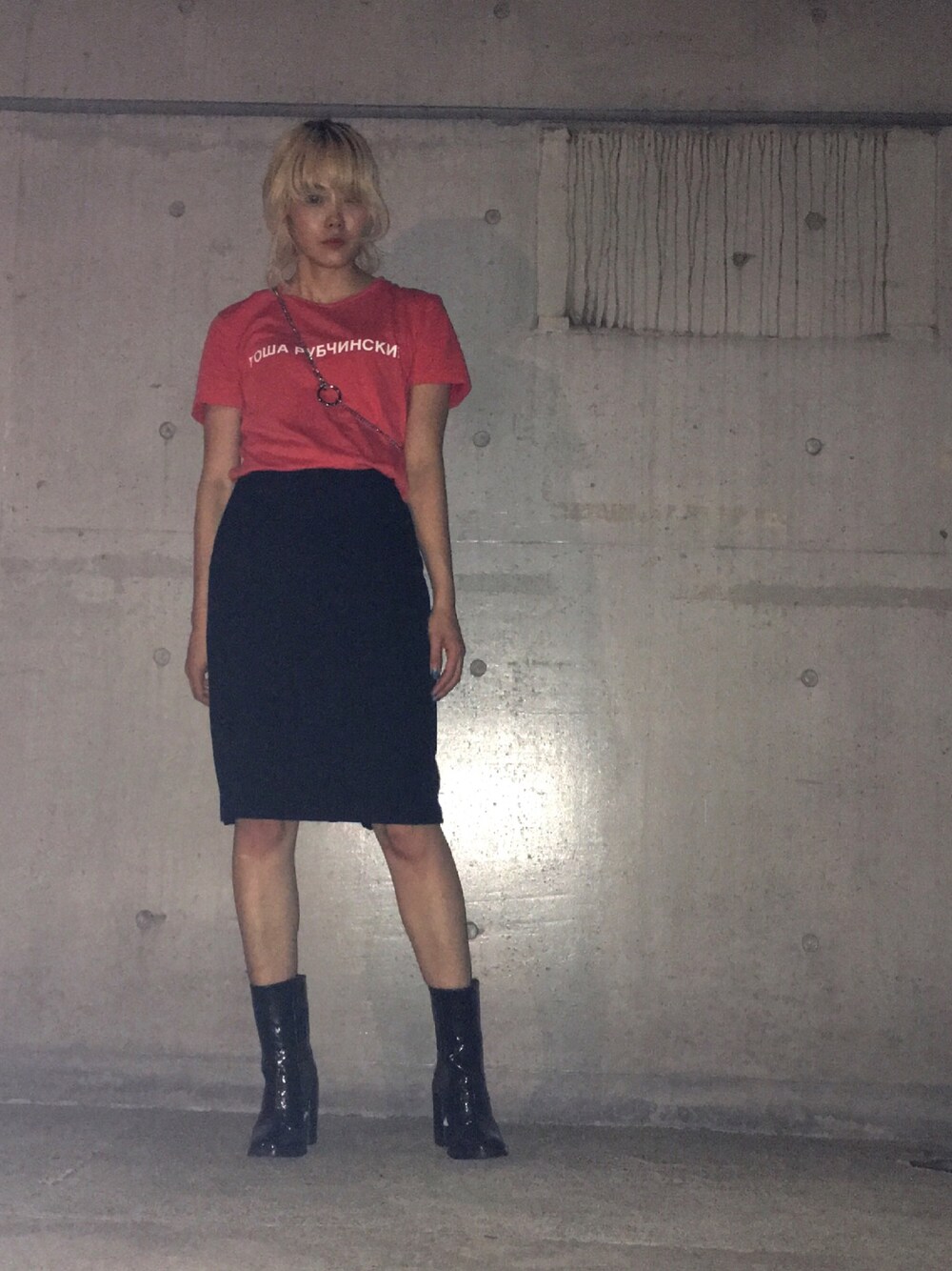 「スーツ、スカート、ペンシルスカート、ブーツ」｜「Gosha Rubchinskiyのアイテム（Tシャツ/カットソー、レッド系）」を使った、Momoさん（レディース・160cm）の夏コーディネートの1枚目の写真