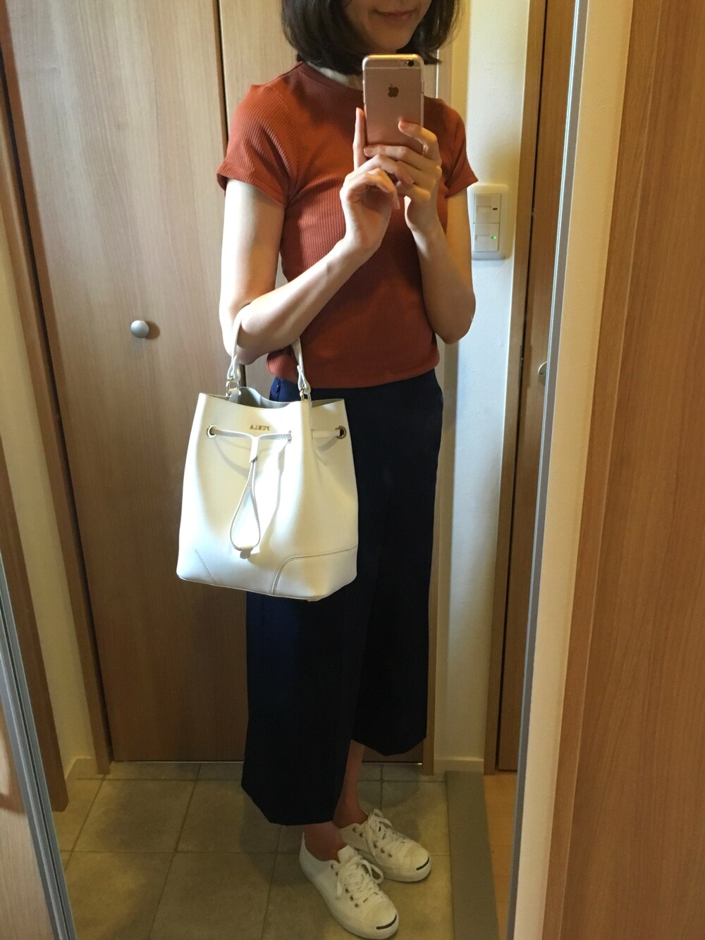 「シンプル、カジュアル」｜「FURLAのアイテム（ハンドバッグ、ホワイト系）」を使った、miさん（レディース・167cm）の夏コーディネートの1枚目の写真