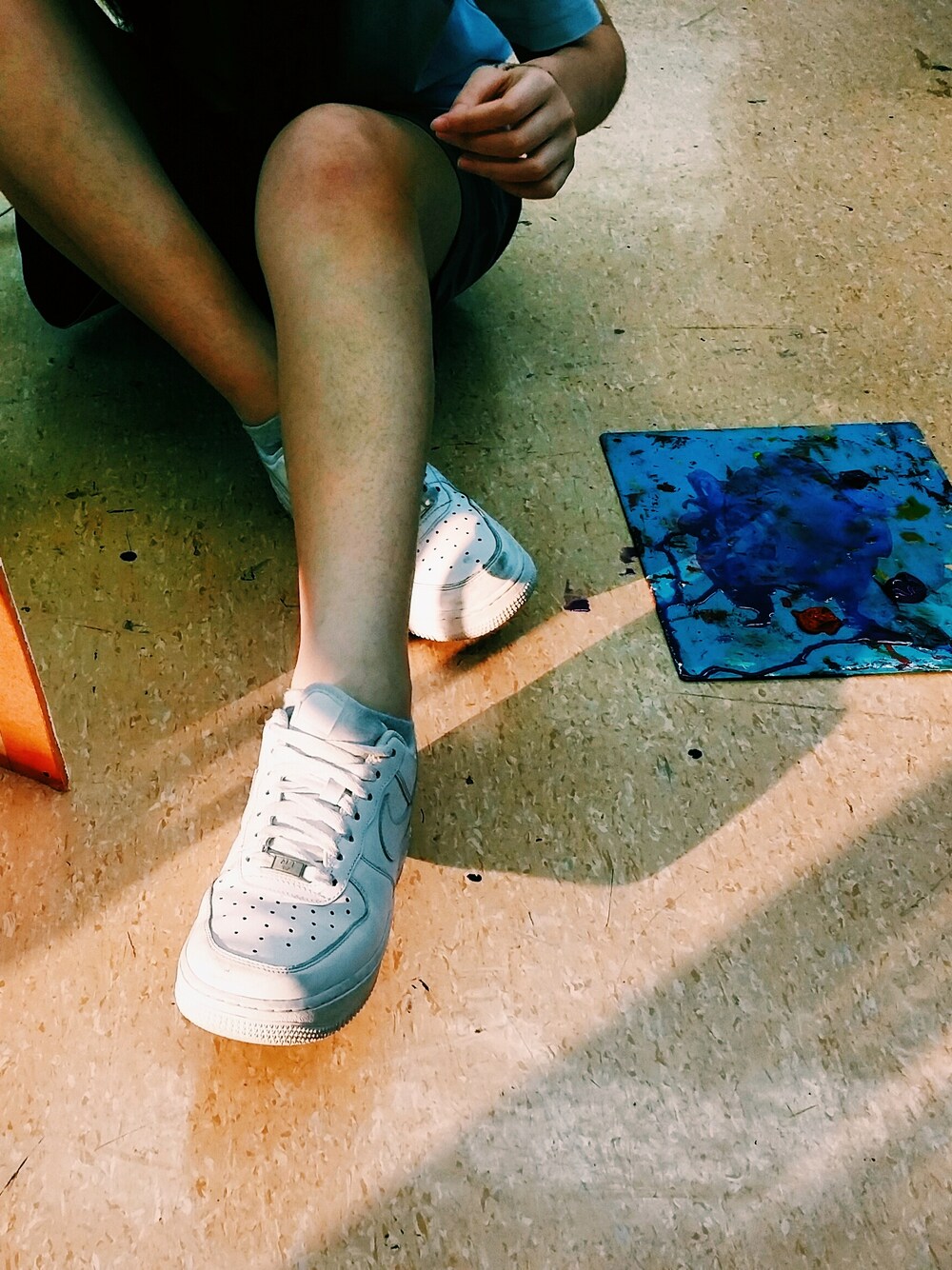「NIKE、nikeair、airforce、nikeairforce、Artlesson、ART、uniform、teens、life、stylish」｜「NIKEのアイテム（サンダル、ホワイト系）」を使った、sherborneさん（レディース・165cm）の秋コーディネートの1枚目の写真