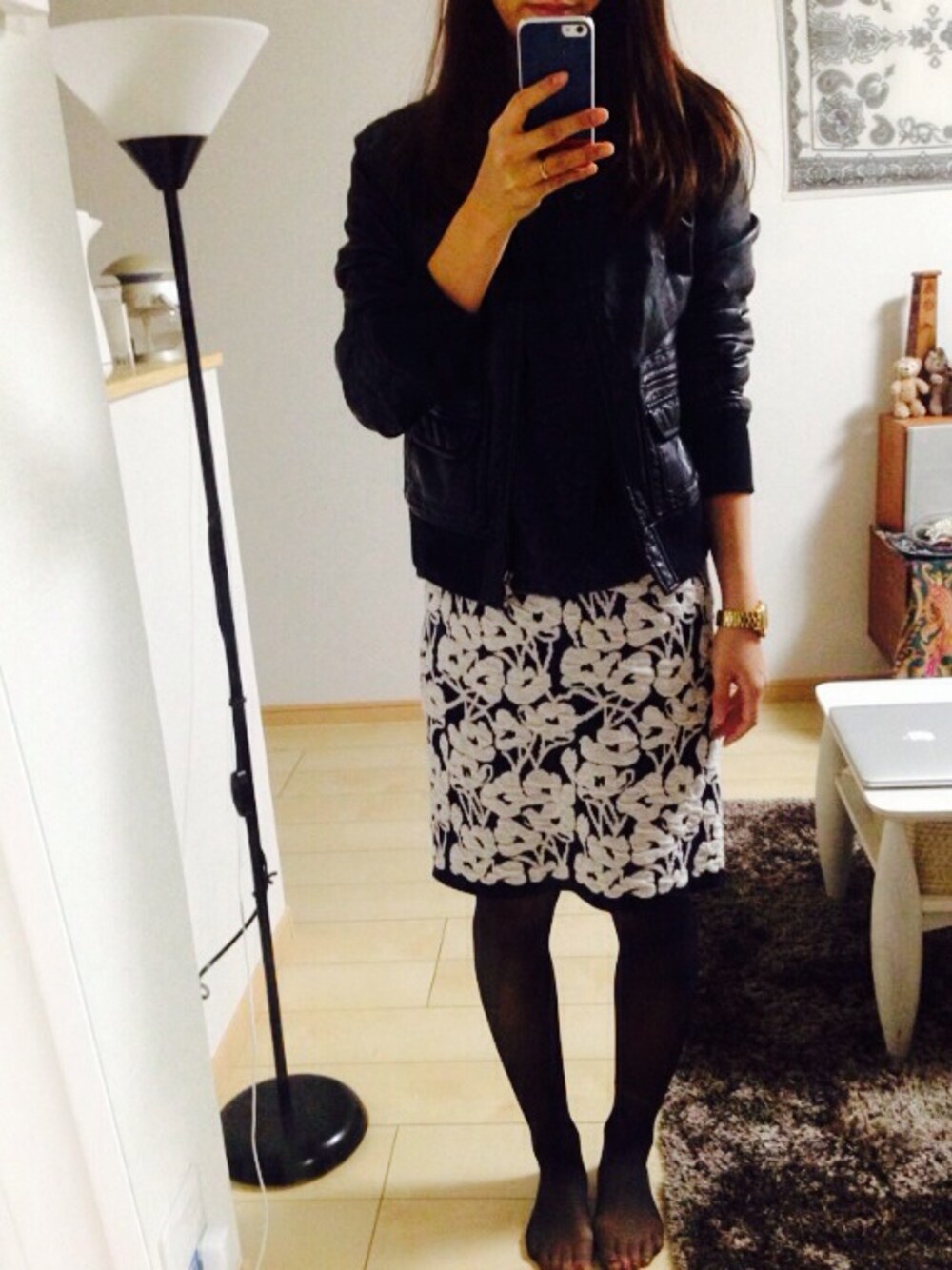 「BARNEYS NEWYORKのアイテム（スカート、ブルー系）」を使った、 Yuuさん（レディース・159cm）の秋コーディネートの1枚目の写真