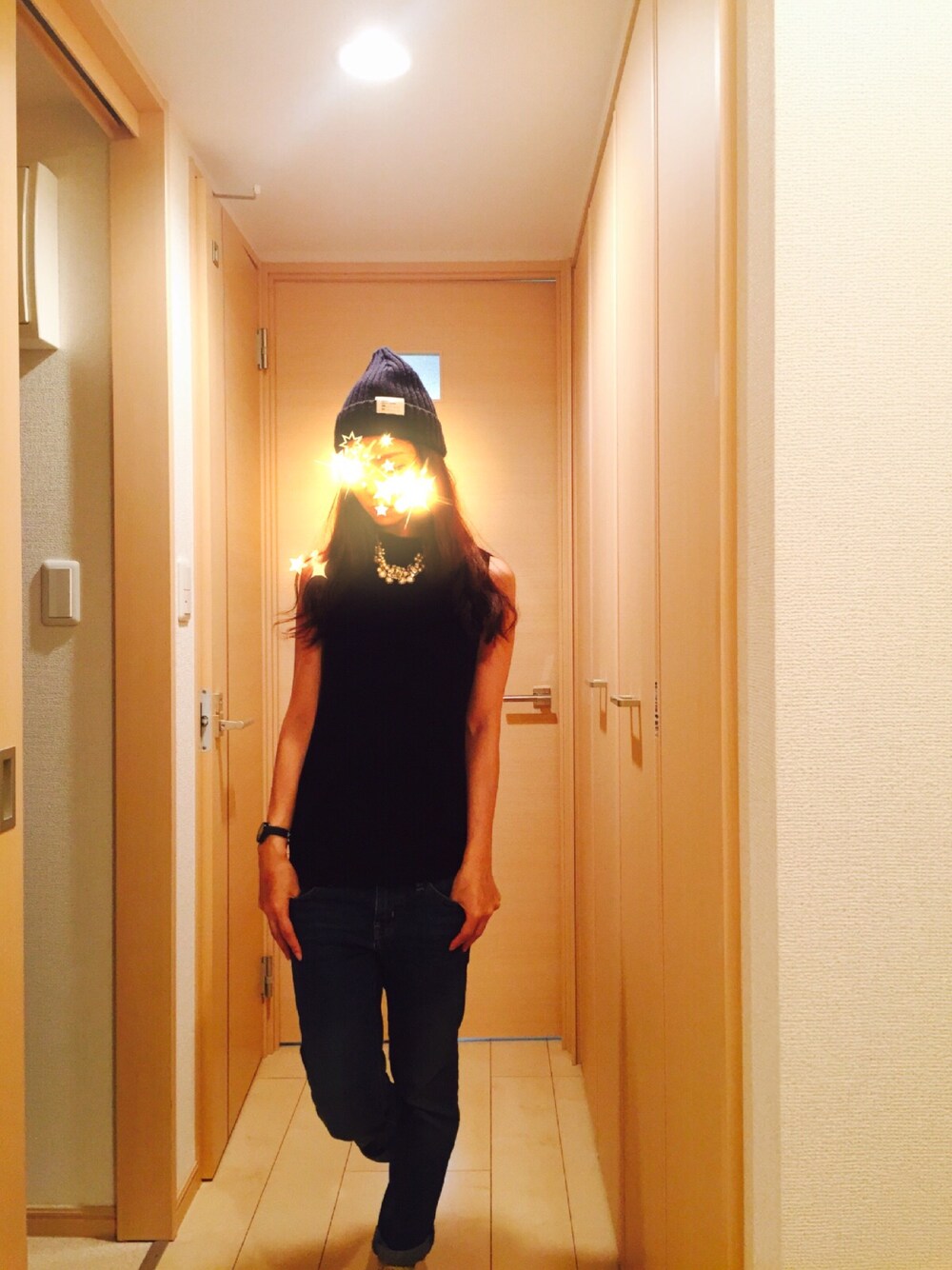 「ニット帽、休日スタイル」｜「YEVSのアイテム（ニット/セーター、ブラック系）」を使った、 Yuuさん（レディース・159cm）の秋コーディネートの1枚目の写真