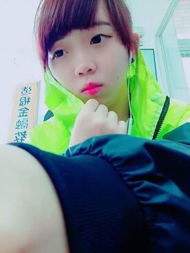 「アイテム（トレンチコート、グリーン系）」を使った、艾凌さん（レディース・150cm）の秋コーディネート