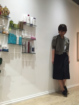 「ショート丈トップス」｜「アイテム（ミリタリージャケット）」を使った、ヨウコさん（レディース・158cm）の冬コーディネート