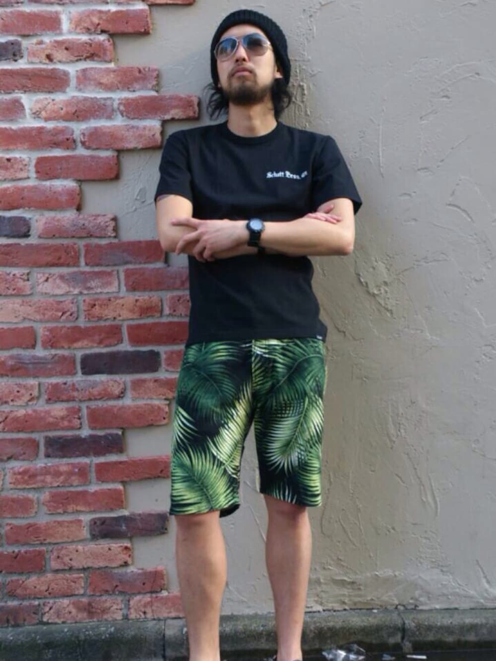 「SCHOTT、ショット、ハワイアン」｜「schottのＳｃｈｏｔｔ（ショット）エンブロイダリーティー　ショットブロス（Tシャツ/カットソー、ブラック系）」を使った、鈴木 瞬さん（メンズ・175cm）の春コーディネートの1枚目の写真